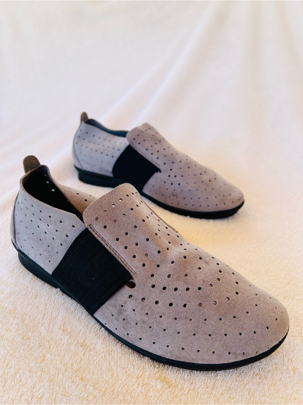 Anthropologie Bussola Gray Suede Perforated Slip-On Comfort Shoes Size 40 / 9